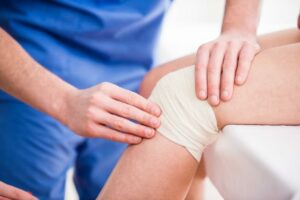 Meniscus Tear in Knee Symptoms, Causes & Treatments